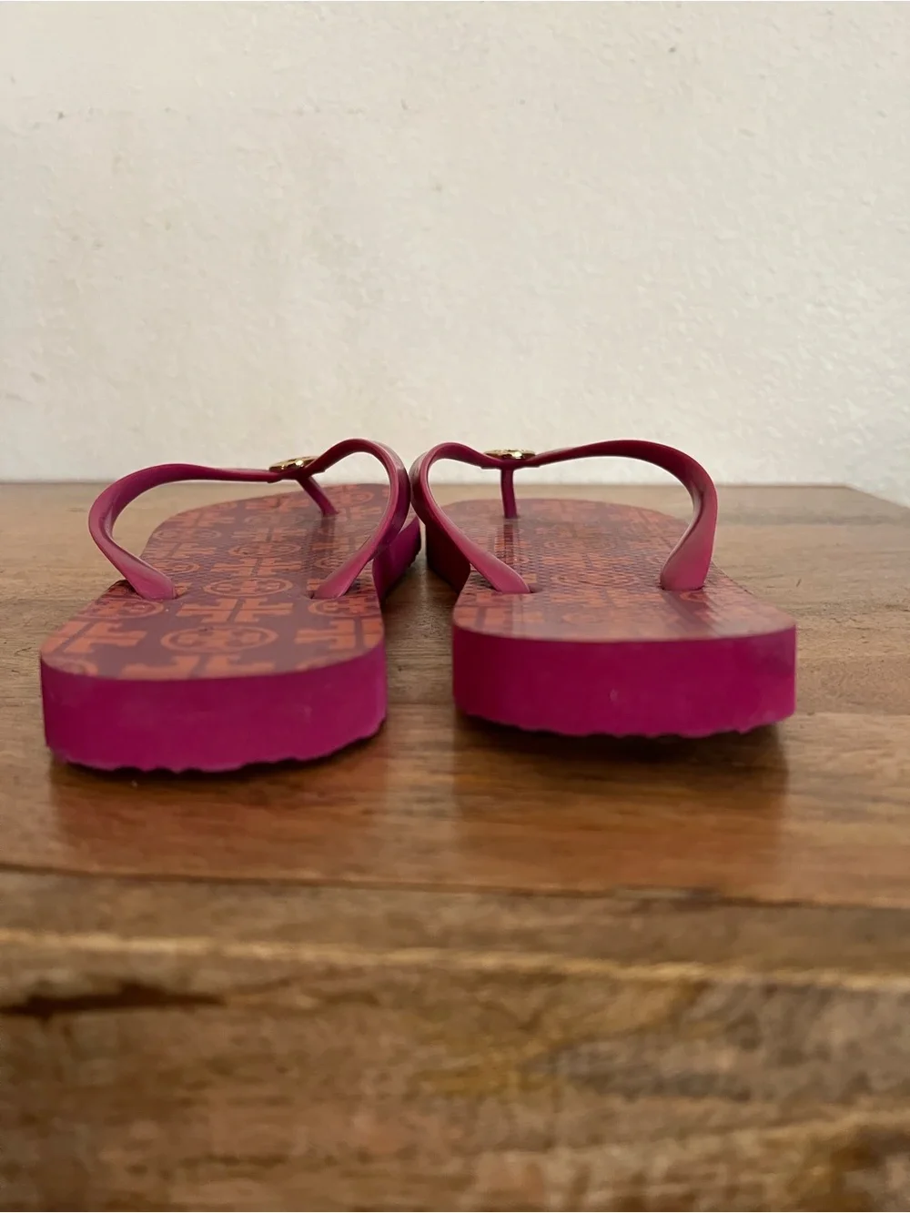 Tory Burch Flip Flops in Party Fuschia Traveler Square 650 Size 9M - Picture 6 of 10